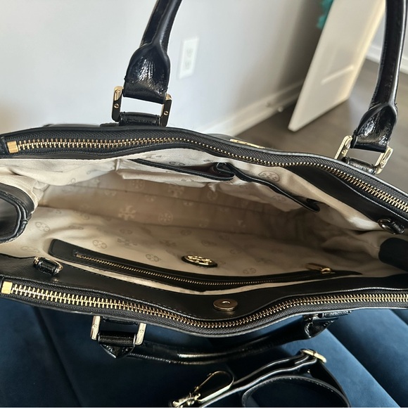 Tory Burch Robinson Double Zip Tote (black saffiano leather) - Picture 5 of 6